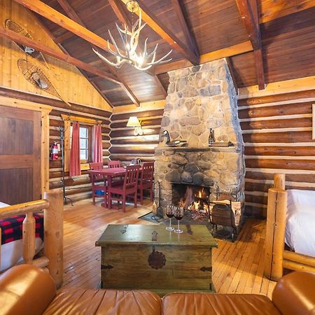Storm Mountain Lodge & Cabins Castle Junction Esterno foto