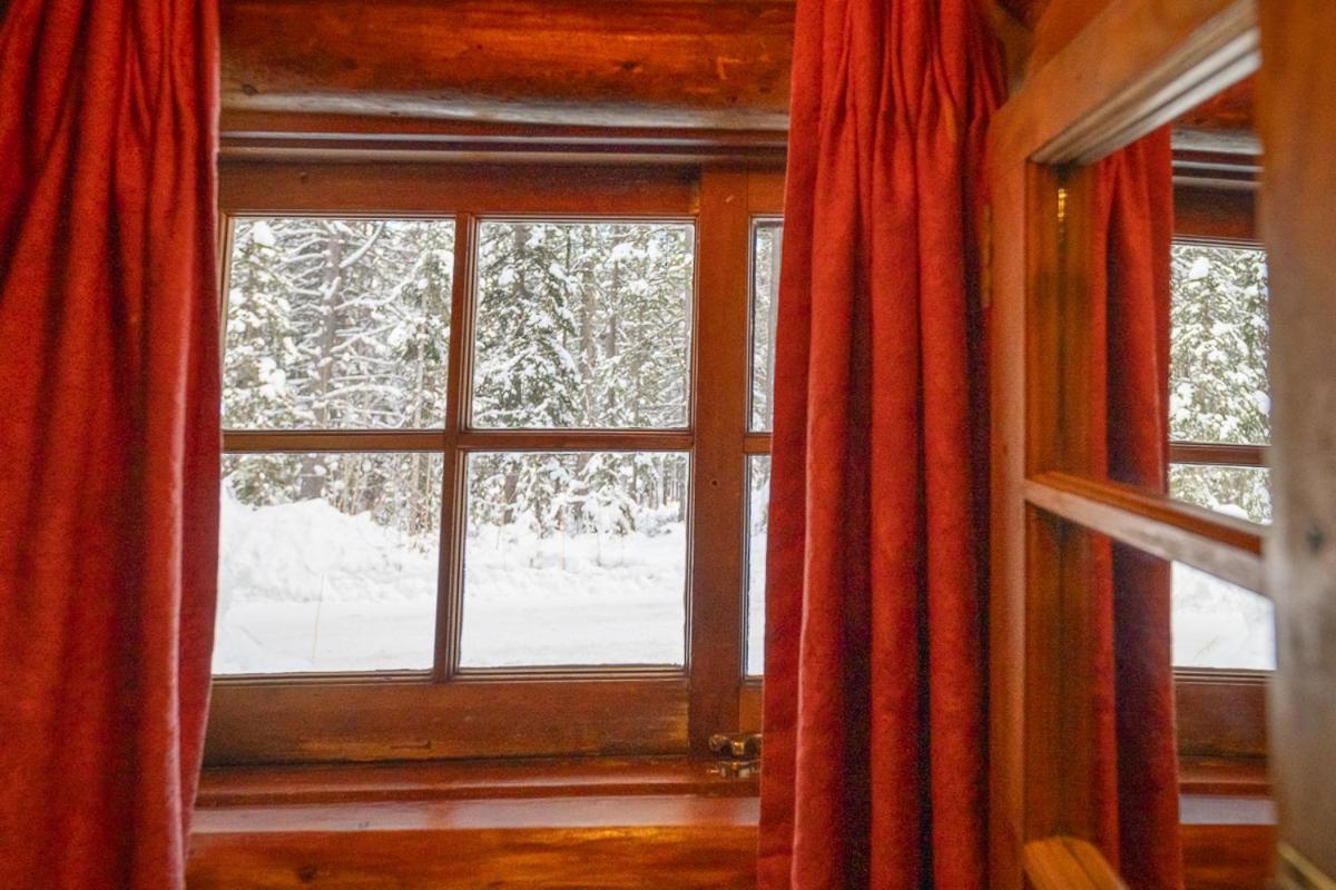 Storm Mountain Lodge & Cabins Castle Junction Esterno foto