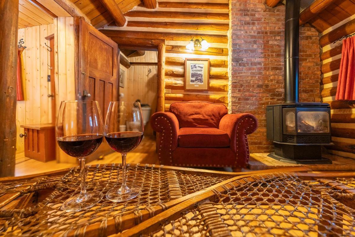 Storm Mountain Lodge & Cabins Castle Junction Esterno foto