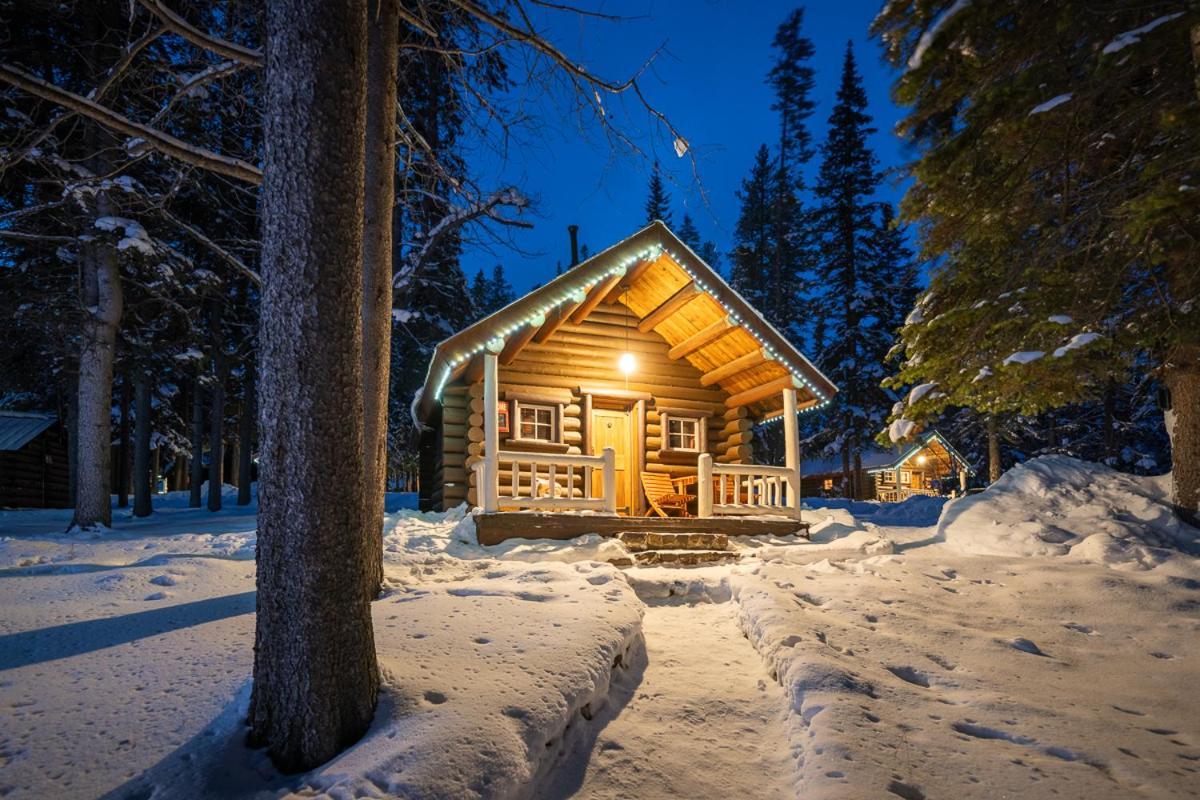 Storm Mountain Lodge & Cabins Castle Junction Esterno foto