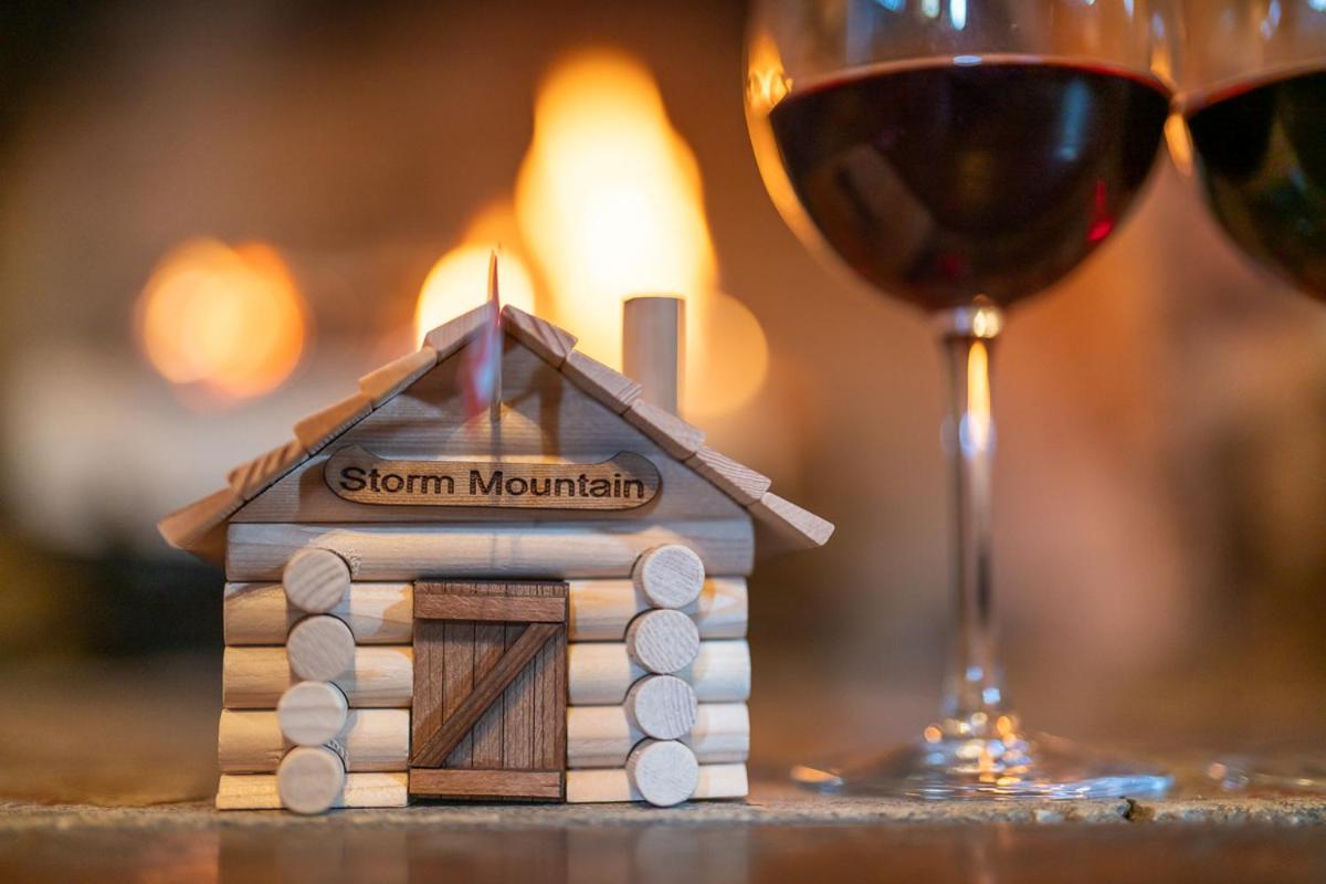 Storm Mountain Lodge & Cabins Castle Junction Esterno foto