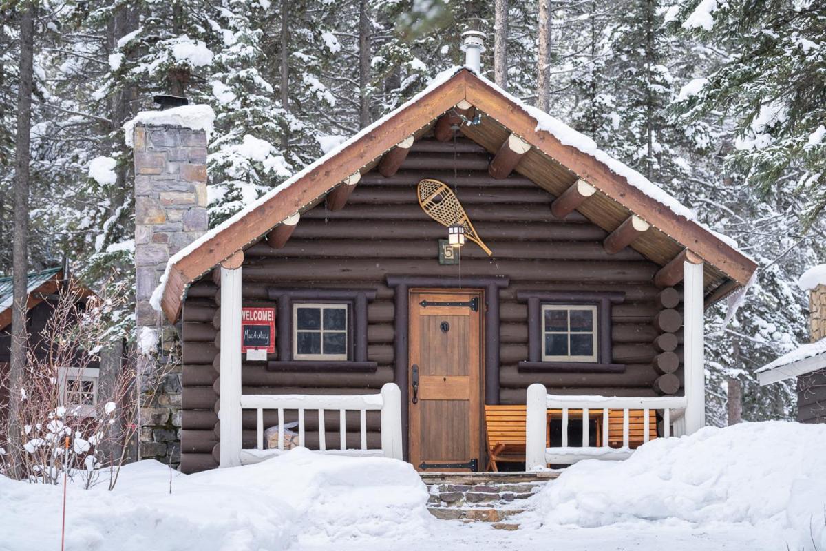 Storm Mountain Lodge & Cabins Castle Junction Esterno foto