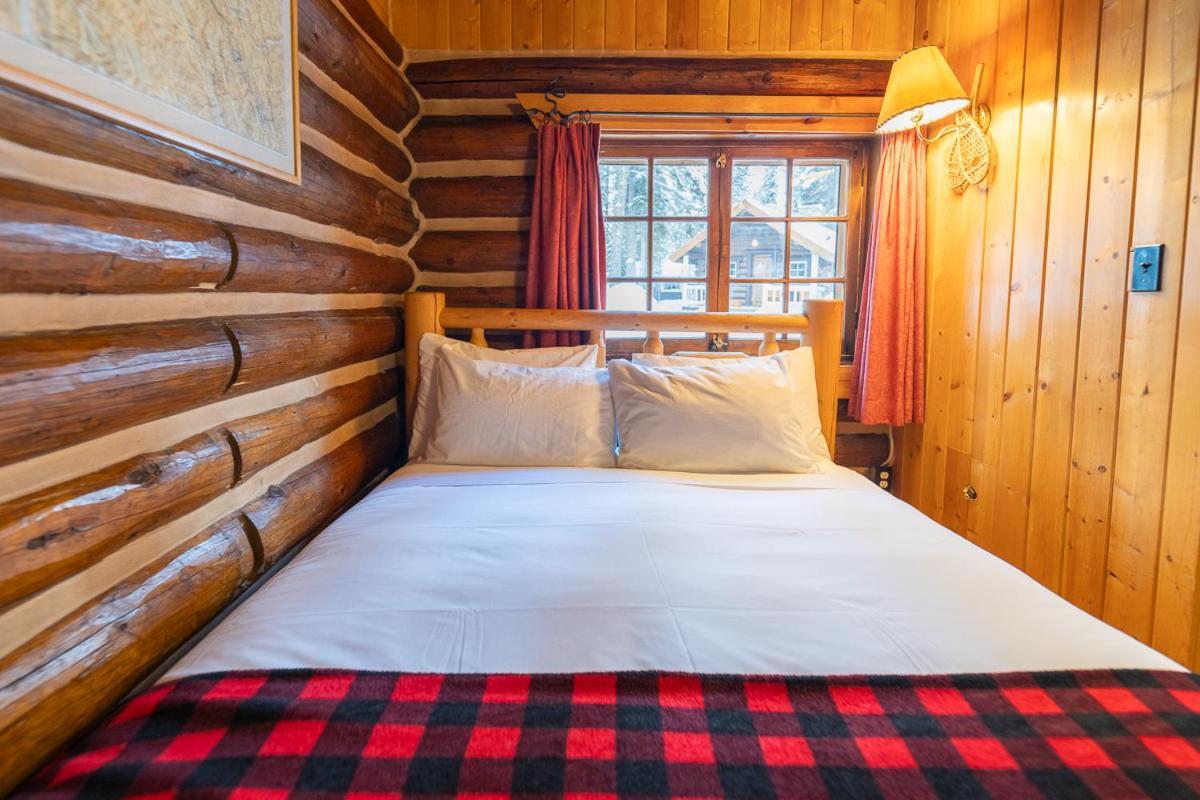 Storm Mountain Lodge & Cabins Castle Junction Esterno foto