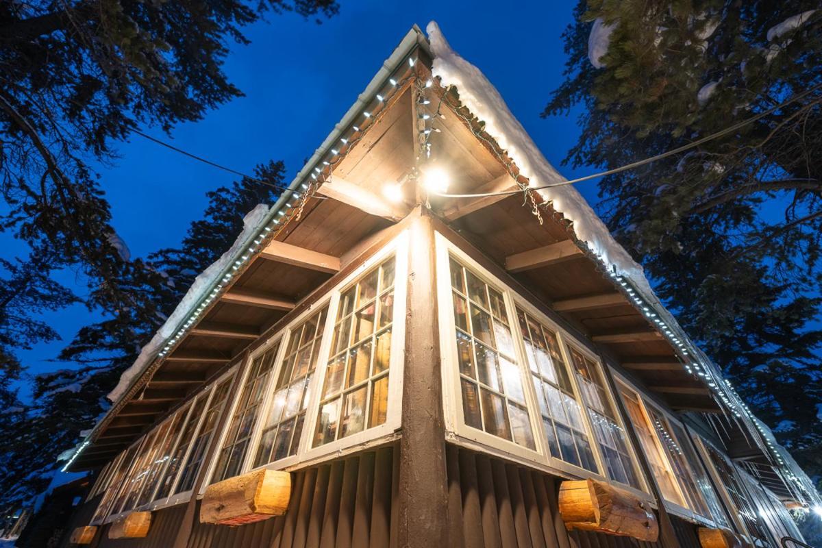 Storm Mountain Lodge & Cabins Castle Junction Esterno foto