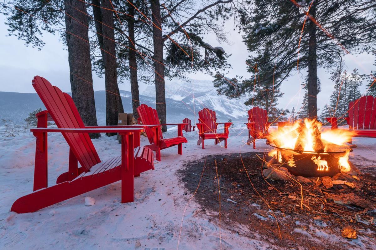 Storm Mountain Lodge & Cabins Castle Junction Esterno foto