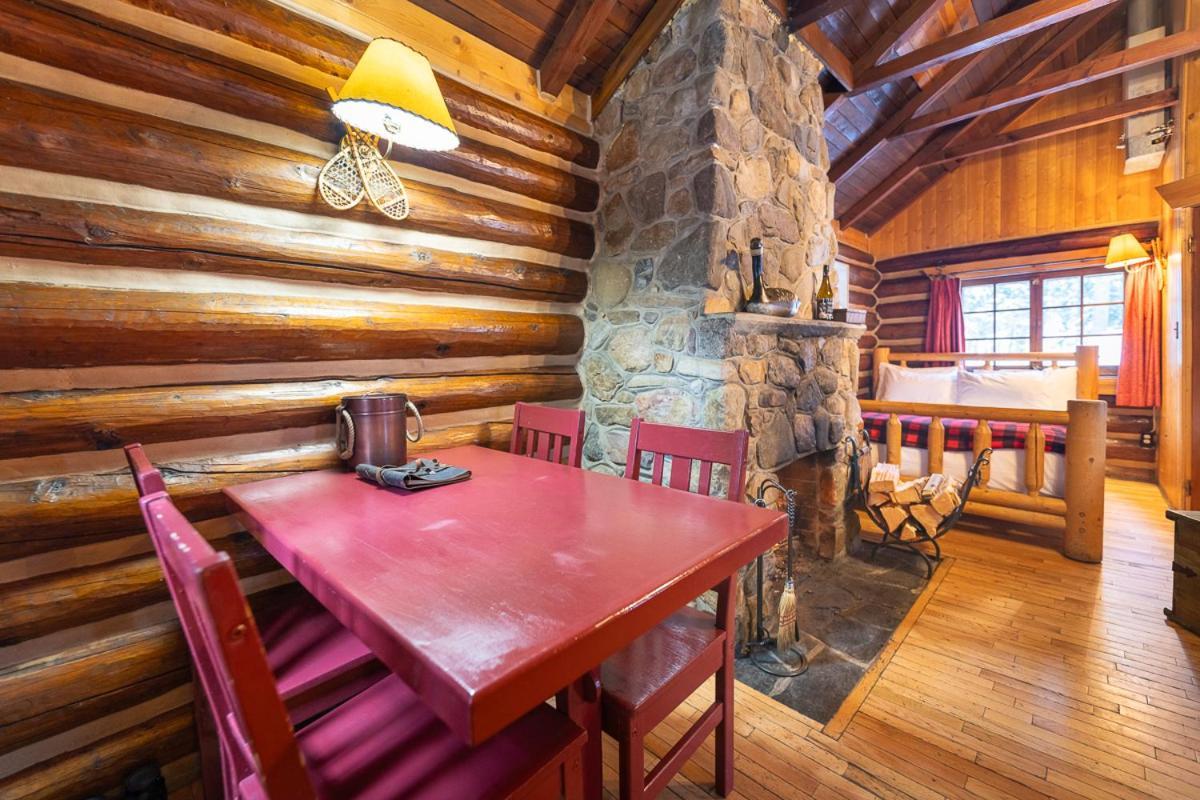 Storm Mountain Lodge & Cabins Castle Junction Esterno foto