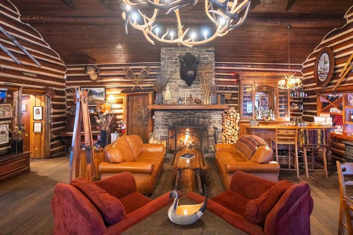 Storm Mountain Lodge & Cabins Castle Junction Esterno foto