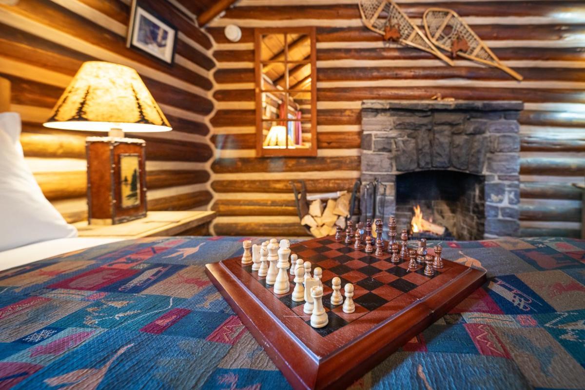 Storm Mountain Lodge & Cabins Castle Junction Esterno foto