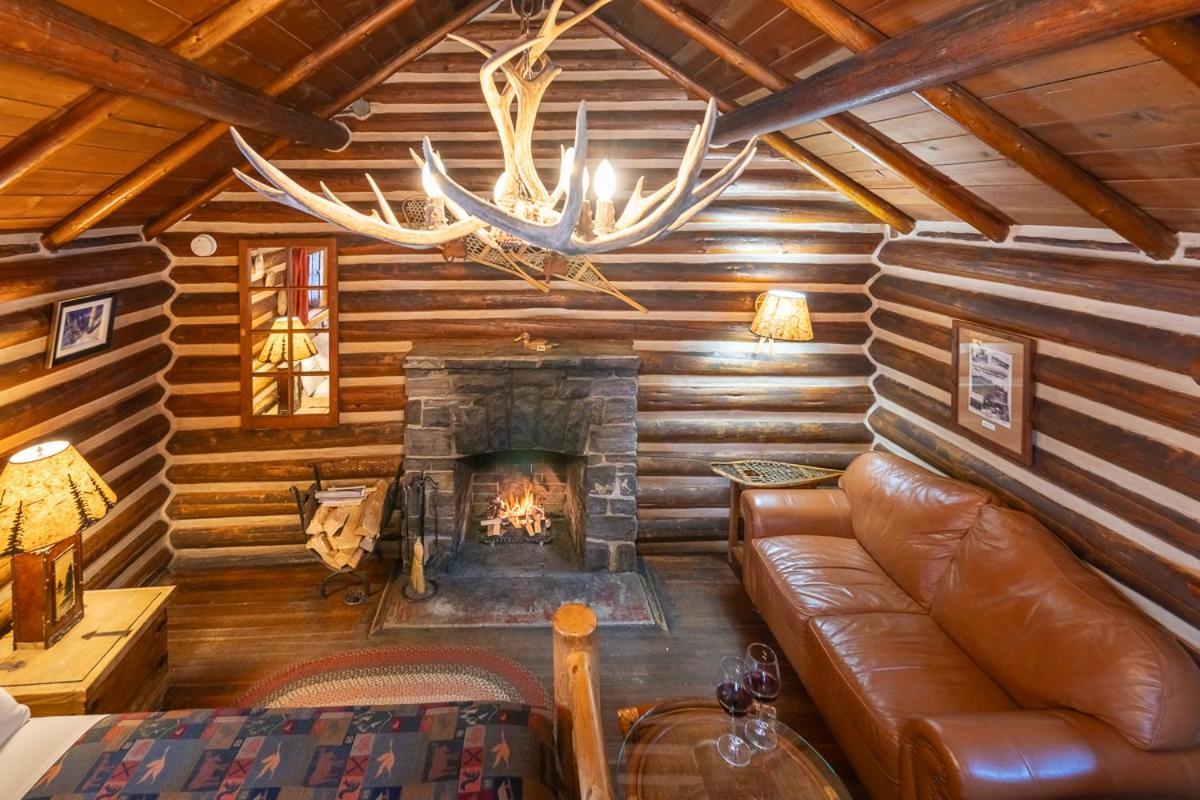 Storm Mountain Lodge & Cabins Castle Junction Esterno foto