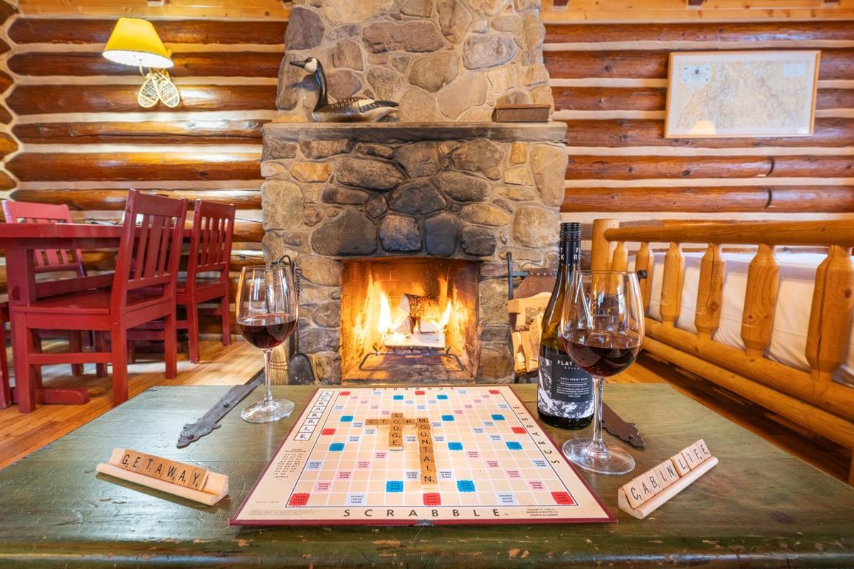 Storm Mountain Lodge & Cabins Castle Junction Esterno foto