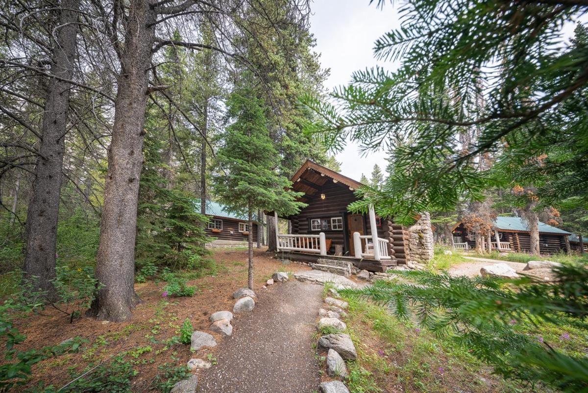 Storm Mountain Lodge & Cabins Castle Junction Esterno foto