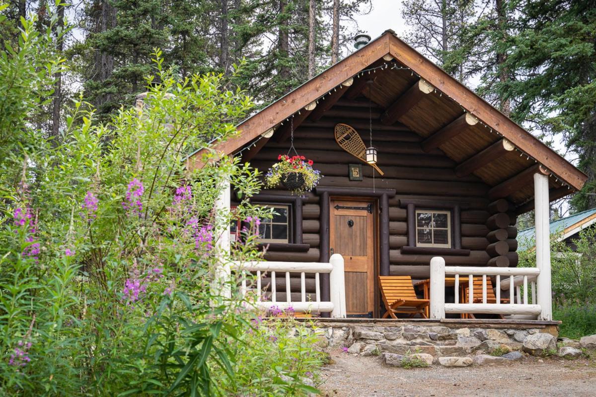 Storm Mountain Lodge & Cabins Castle Junction Esterno foto