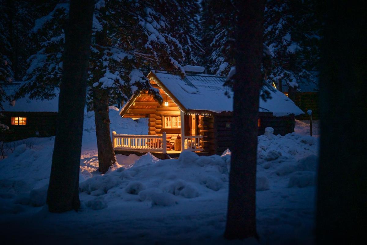 Storm Mountain Lodge & Cabins Castle Junction Esterno foto