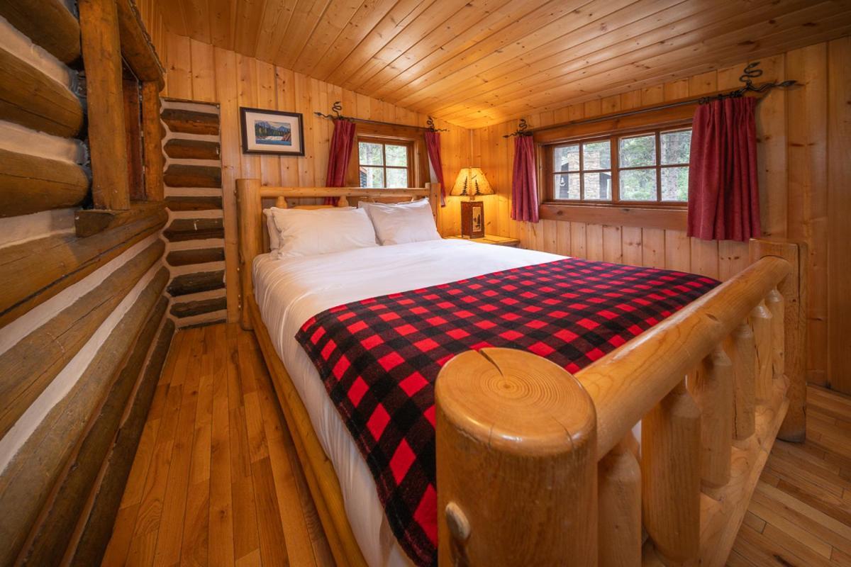Storm Mountain Lodge & Cabins Castle Junction Esterno foto