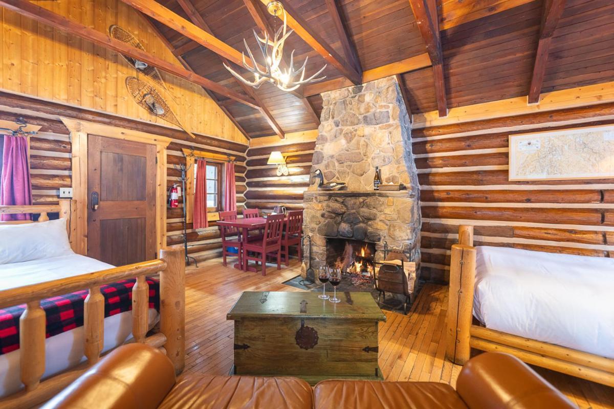 Storm Mountain Lodge & Cabins Castle Junction Esterno foto