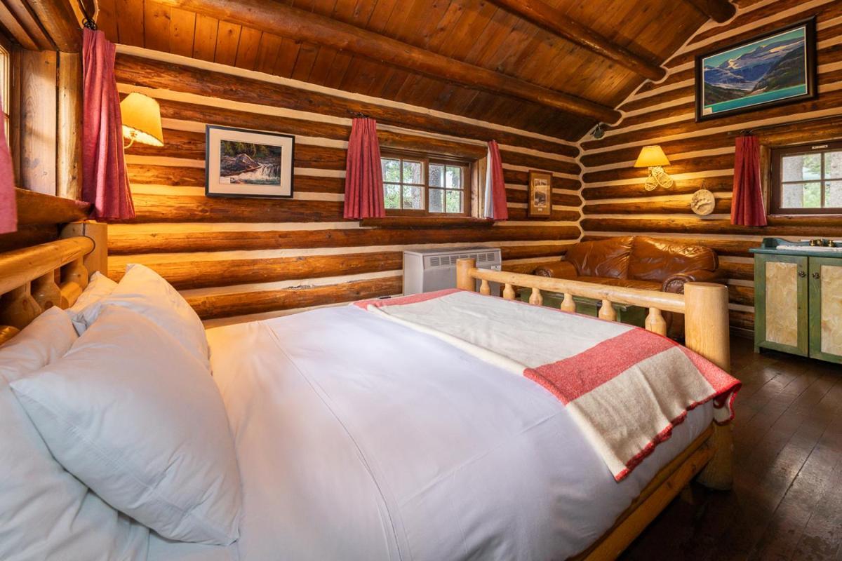 Storm Mountain Lodge & Cabins Castle Junction Esterno foto