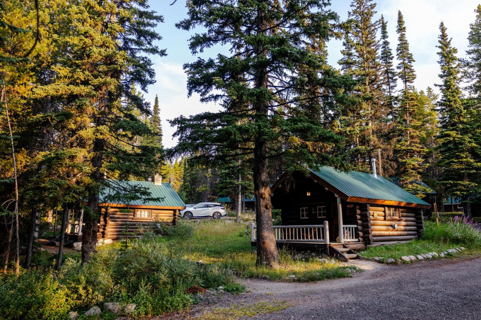 Storm Mountain Lodge & Cabins Castle Junction Esterno foto