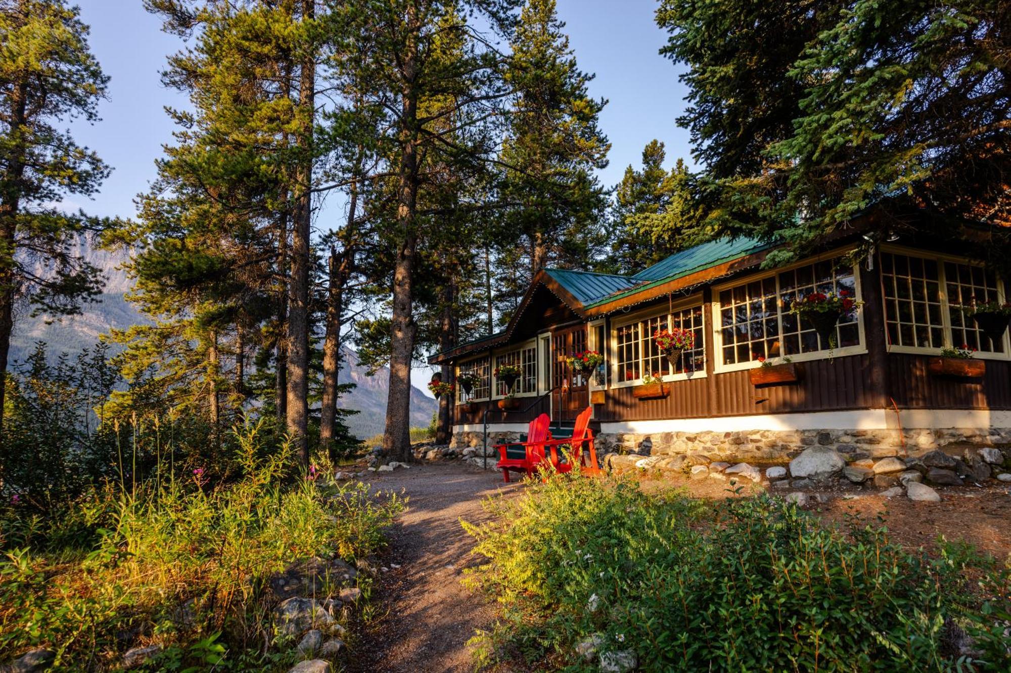 Storm Mountain Lodge & Cabins Castle Junction Esterno foto